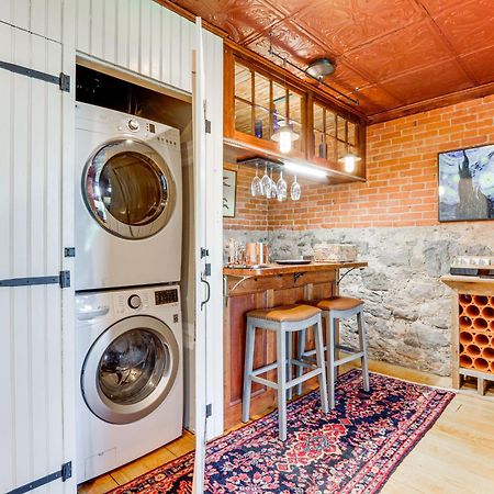 Downtown Essex Apartment - Steps To River! Esterno foto