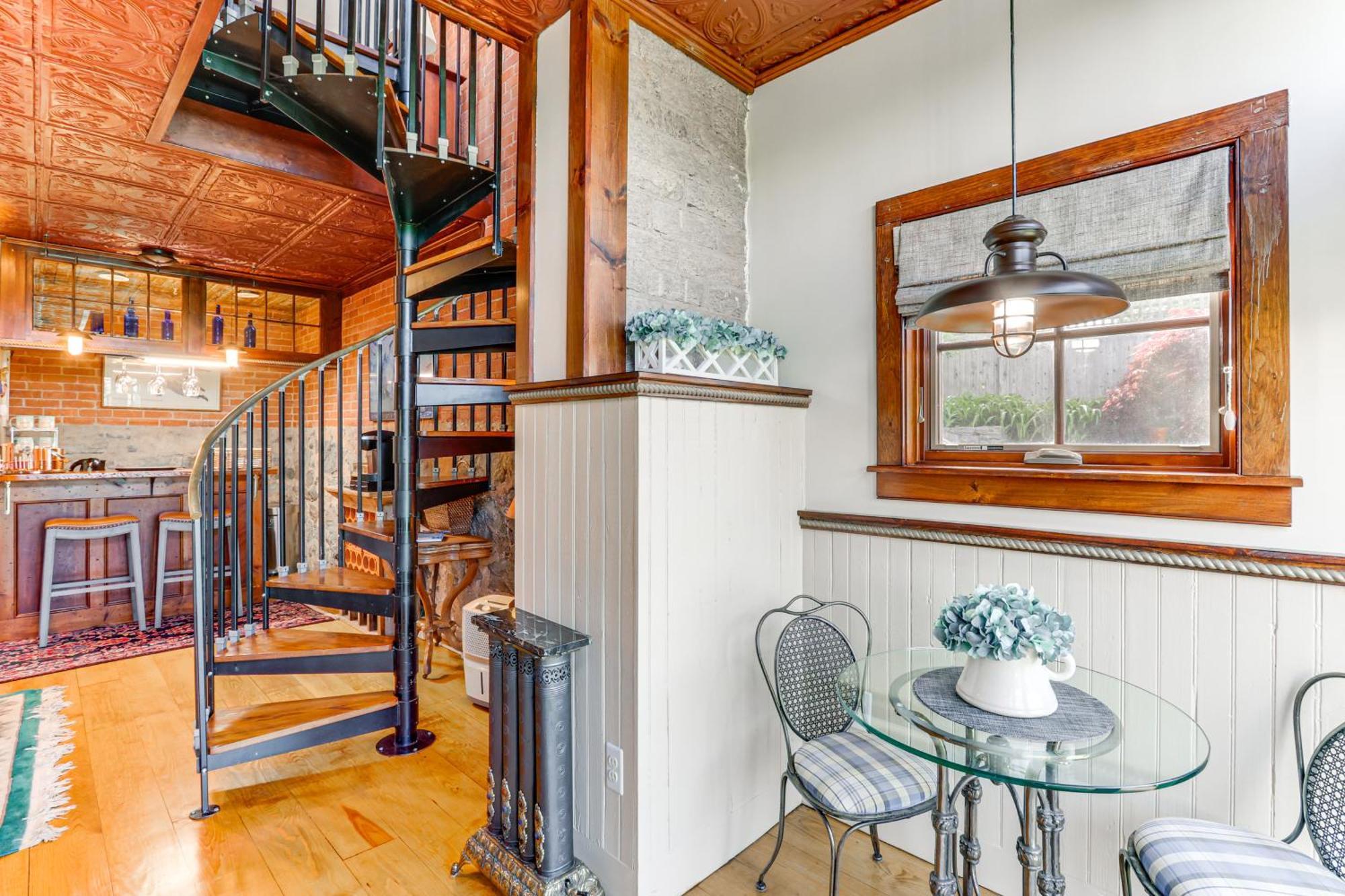 Downtown Essex Apartment - Steps To River! Esterno foto