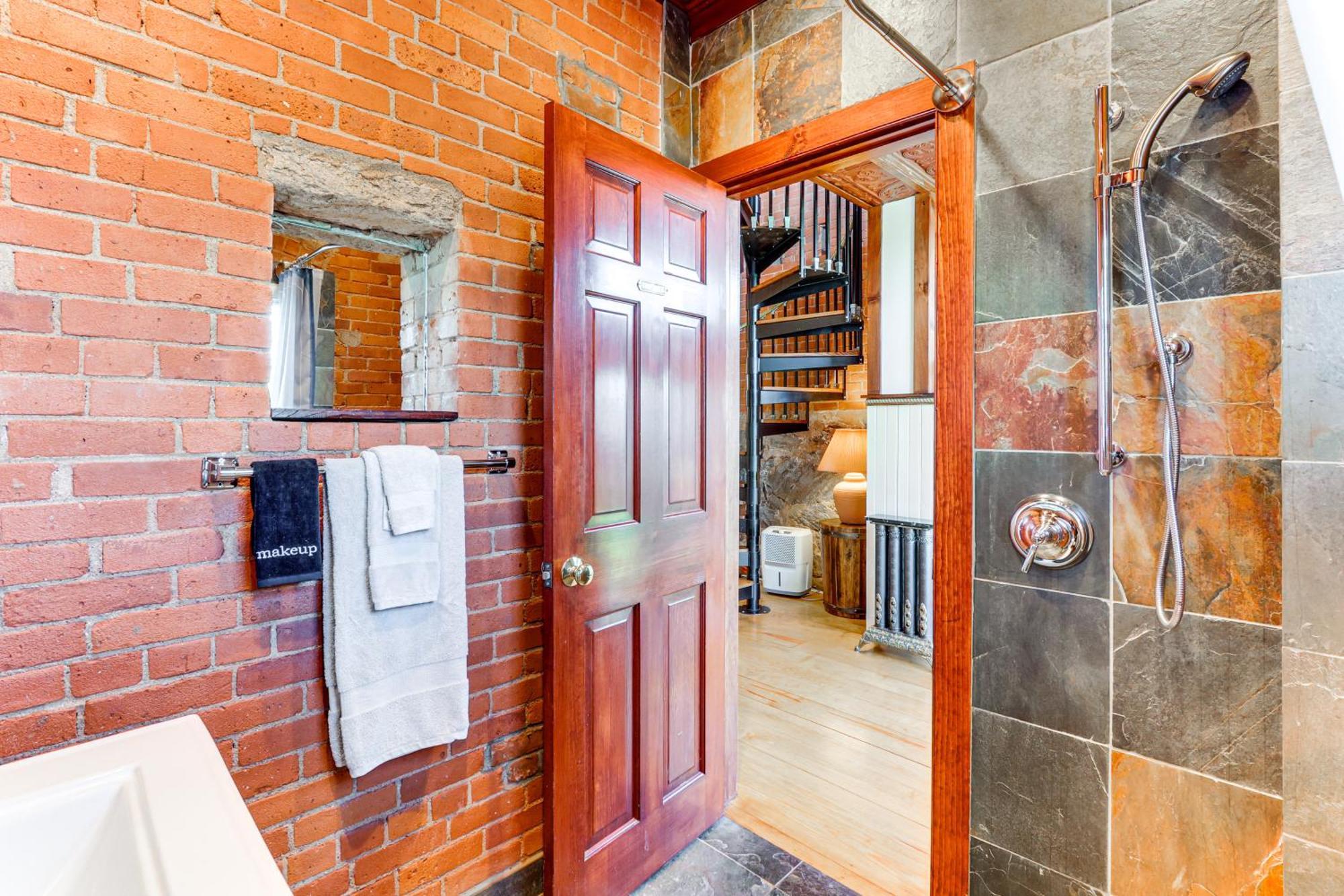 Downtown Essex Apartment - Steps To River! Esterno foto